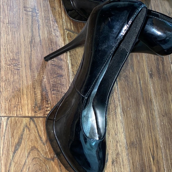 Black high heels - Picture 2 of 2